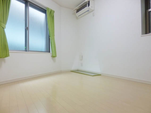 居室・リビング　2面採光のお部屋です☆