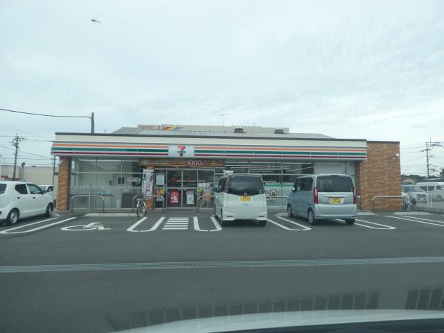 コンビニ　セブンイレブン（コンビニ）まで370m