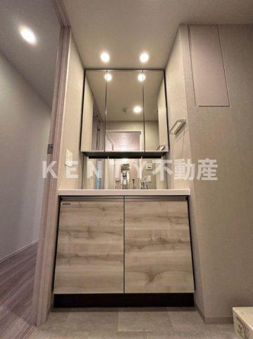 洗面設備　ゆったりとスペースのある洗面所