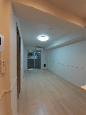 居室・リビング　こちらの居間で趣味の時間をお楽しみください