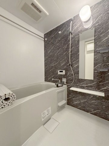 バス・シャワールーム　コンパクトで使いやすいお風呂です（※別号室の写真です）