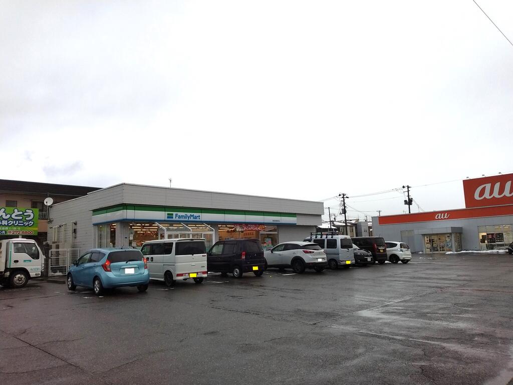 コンビニ　ファミリーマート新潟河渡本町店（コンビニ）まで713m