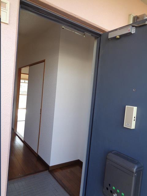 玄関　※写真は203号室