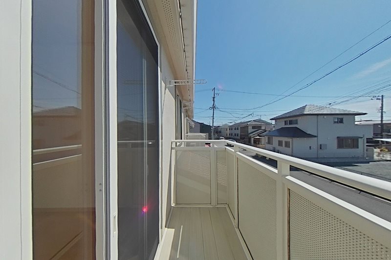 バルコニー　同タイプの別部屋のものになります