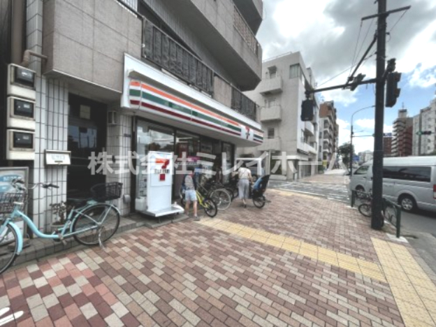 コンビニ　セブンイレブン大田区西糀谷三丁目店（コンビニ）まで136m