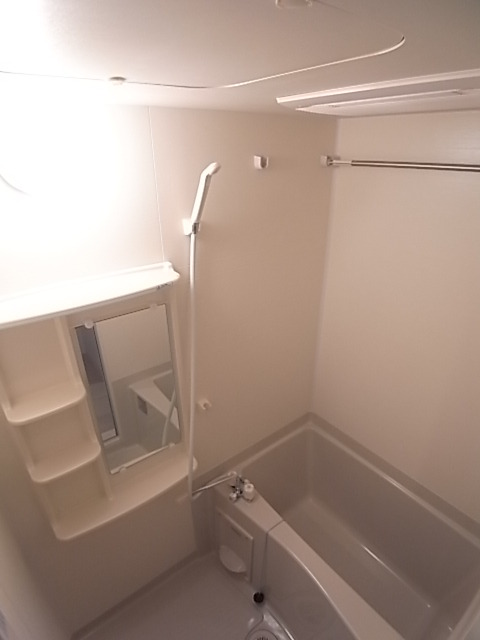 バス・シャワールーム　お風呂・トイレ別のセパレートです。