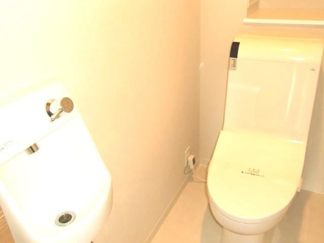 トイレ　★あると嬉しいウォシュレット付きです★