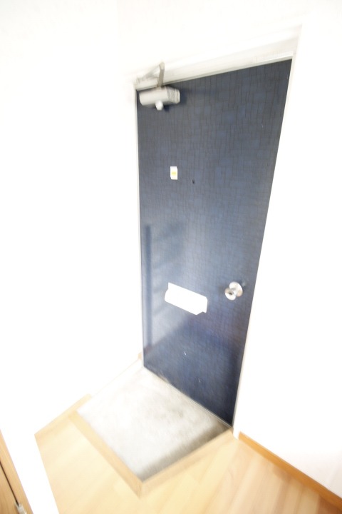 玄関　※他部屋写真使用