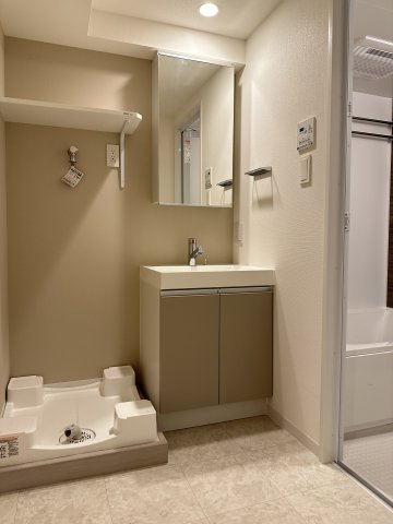 洗面設備　スペースが確保できる洗面所です