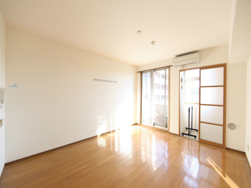 バルコニー　洋室9.7帖　南面バルコニー　エアコン完備