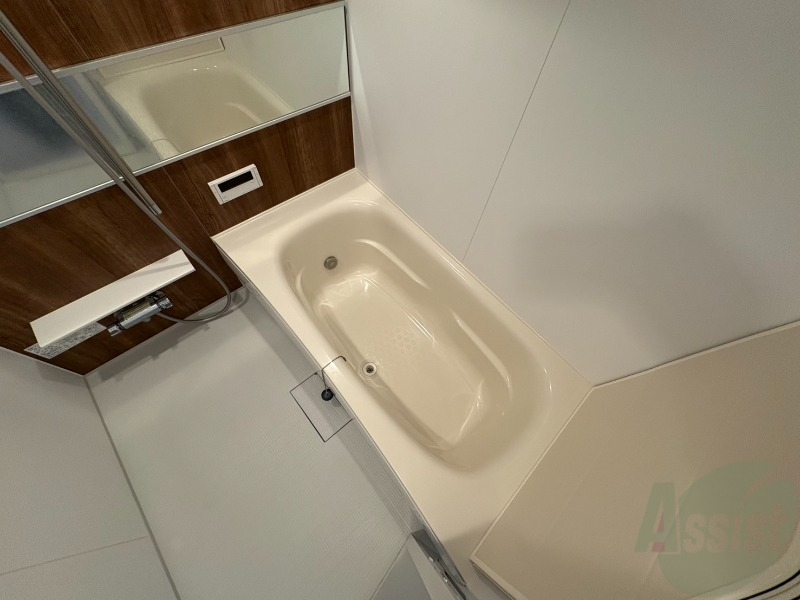 バス・シャワールーム　お風呂になります。一日の疲れを癒してくださいね。