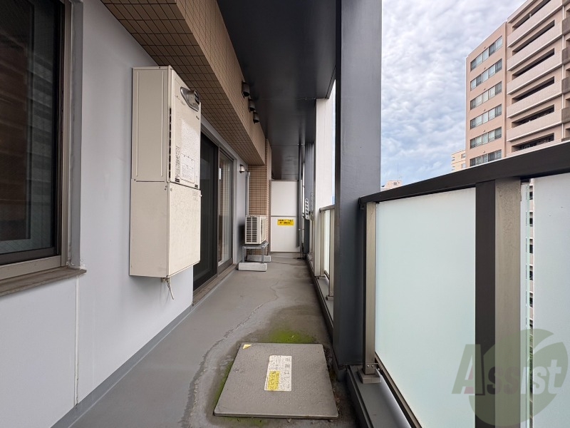 バルコニー　バルコニーは幅があり、広い印象を受けました。