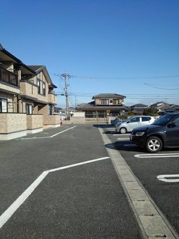 駐車場　車をお持ちの方に嬉しい駐車場付きの物件です
