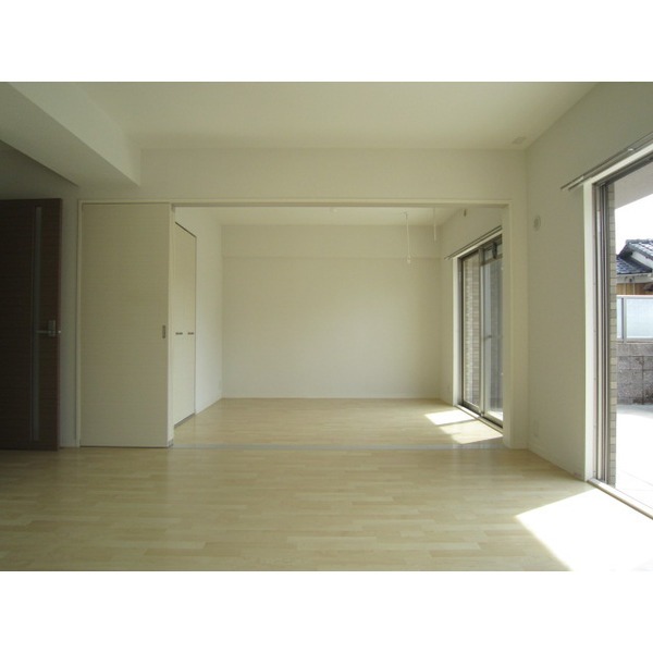 その他設備　日当たり良好で広々スペースのお部屋