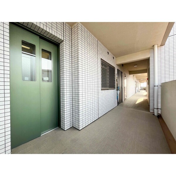 その他共有部分　エレベーターもあるので荷物が多くても楽ちんです