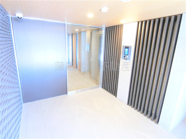 エントランス　防犯カメラTVモニター付オートロック宅配BOXメールBOX管