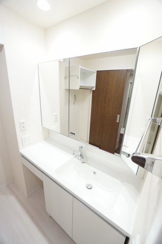 洗面設備　※同物件・反転タイプの写真です。