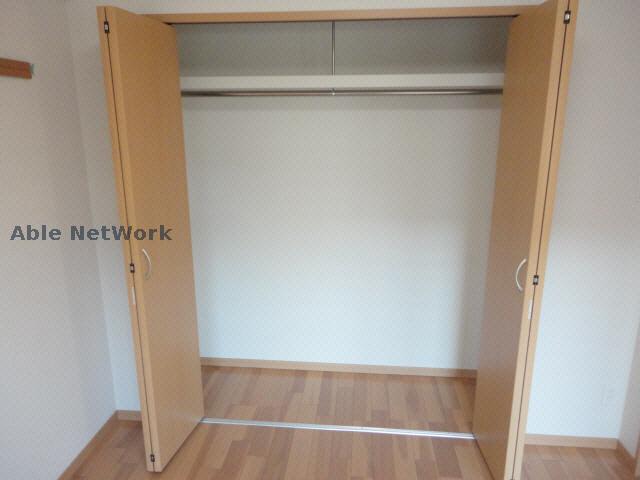収納　※同物件別部屋の写真です。