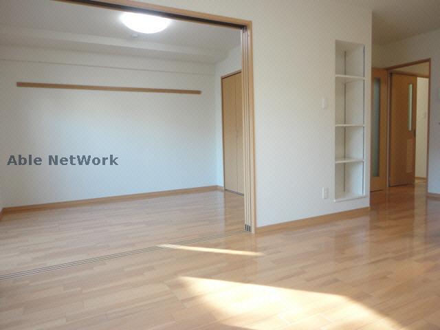 居室・リビング　※同物件別部屋の写真です。