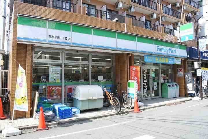 コンビニ　ファミリーマート（コンビニ）まで1182m