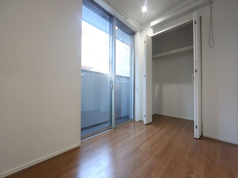 バルコニー　洋室3.8帖　エアコン完備　クローゼット付　バルコニー