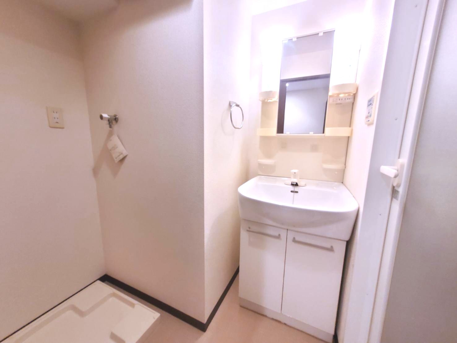 洗面設備　※別部屋参考写真となります。