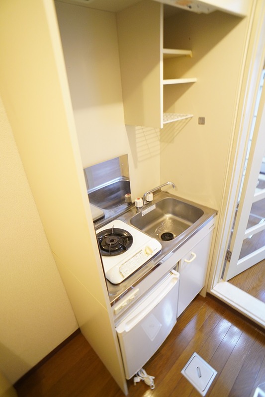 キッチン　ミニ冷蔵庫は撤去予定です。