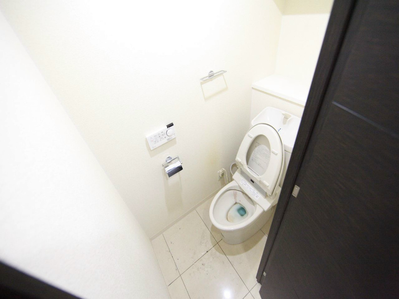 トイレ　温水洗浄便座付トイレ