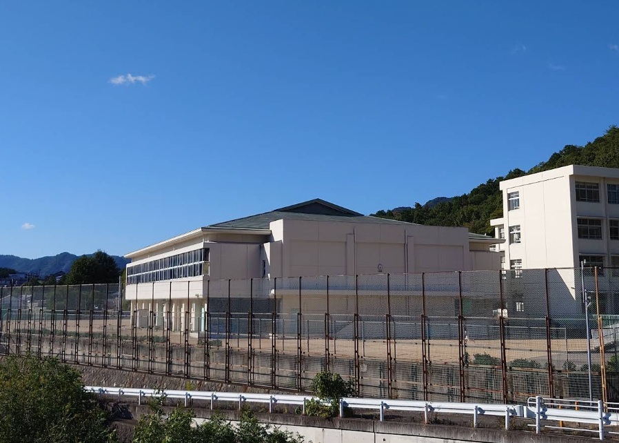 中学校　神戸市立山田中学校（中学校）まで773m