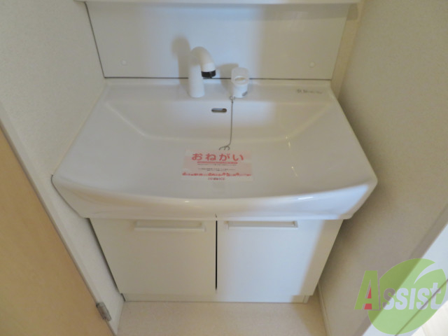洗面設備　洗面台。身支度にはかかせないですよね～。