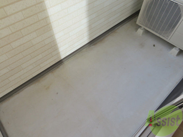 バルコニー　バルコニーは幅があり、広い印象を受けました。