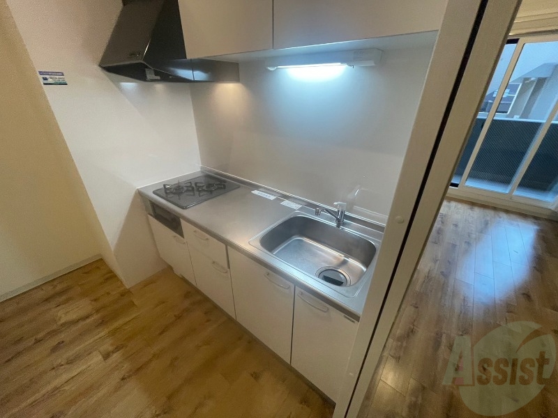 キッチン　システムキッチン完備で２口ついているので料理もできます。