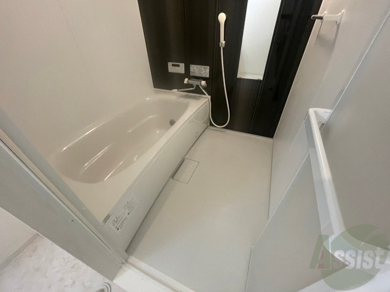 バス・シャワールーム　お風呂になります。一日の疲れを癒してくださいね。