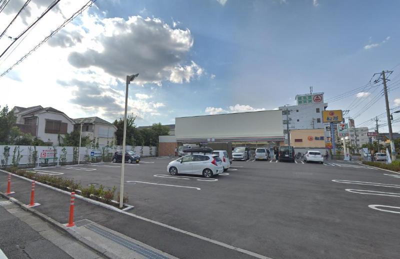 コンビニ　セブンイレブン（コンビニ）まで320m