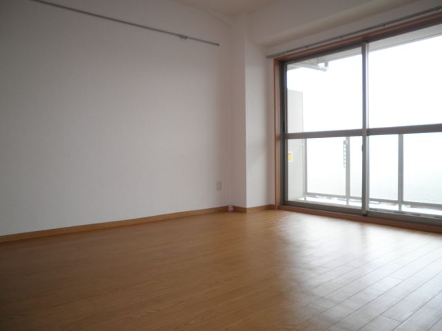 その他　日当り良好な１３帖のお部屋です