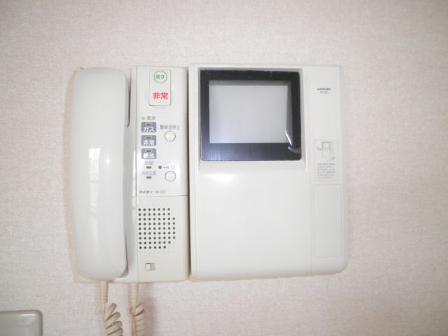 セキュリティ　相手の顔を部屋の中で確認できます。