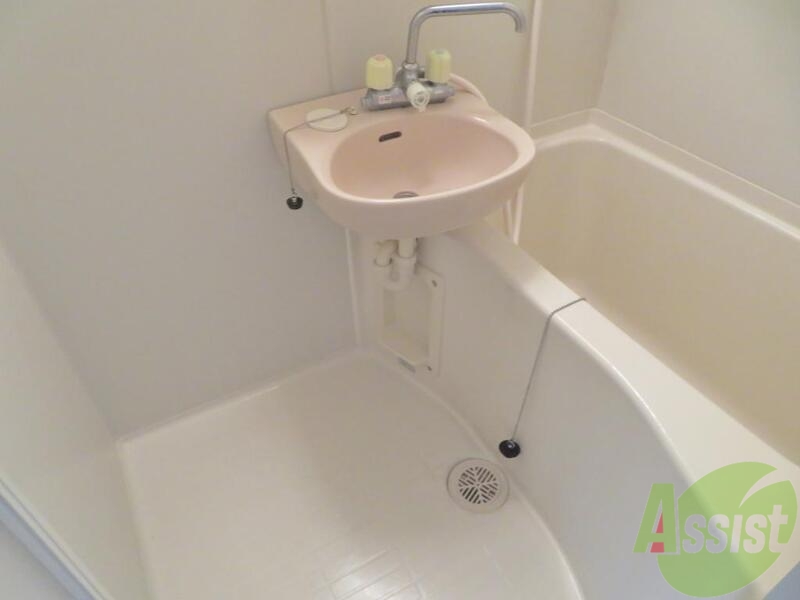 バス・シャワールーム　お風呂と洗面台な仲良しな感じですね、清潔感は大事です