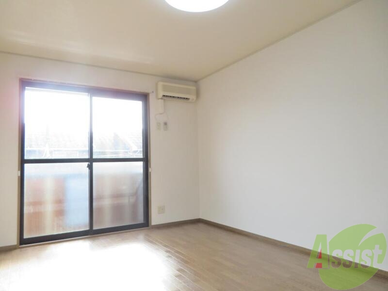 居室・リビング　南向きの明るい８帖のリビング、明るさは大事ですねー