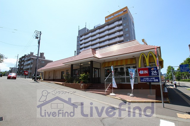 飲食店　マクドナルド白石南郷通店（飲食店）まで573m