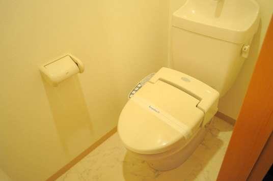 トイレ　女性に嬉しいウォシュレット付♪