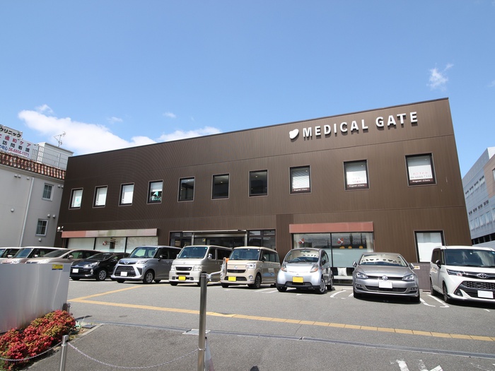 病院　MEDICAL GATE（病院）まで673m