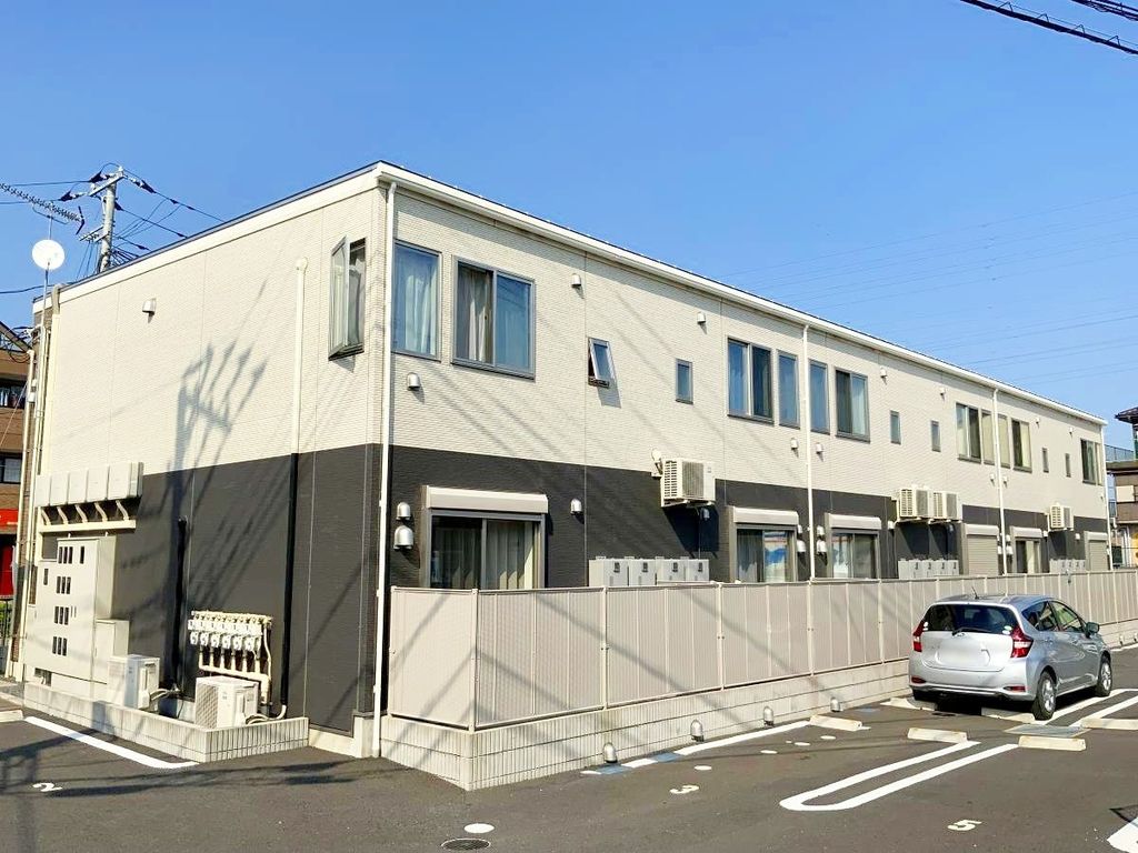 建物外観　駐車場