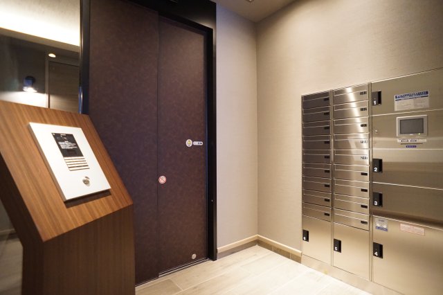 エントランス　オートロック付きのマンションです♪高級感のあるエントランス♪