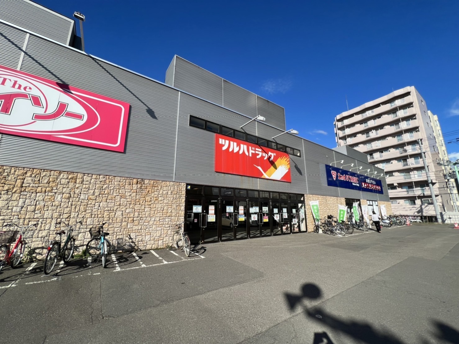 ドラックストア　ツルハドラッグクレッセ琴似店（ドラッグストア）まで305m