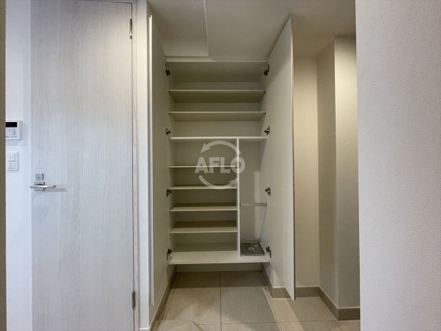 収納　ルネフラッツ谷町四丁目　シューズボックス