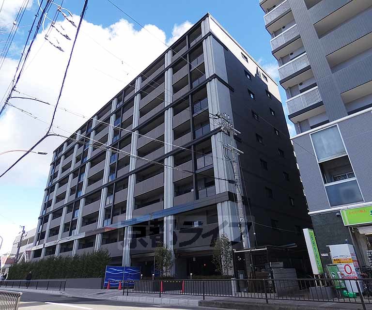 建物外観　サブエントランスの外観（千本通沿い）