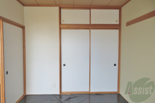 収納　こちらは押入れです。布団などを収納するといいですね。