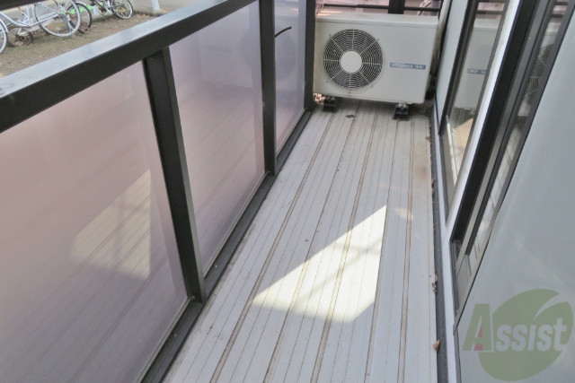 バルコニー　バルコニーは幅もしっかりあって洗濯物がはかどりそうですね。