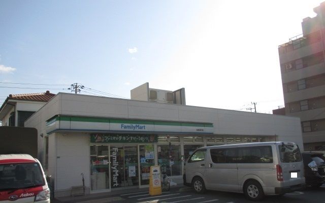 コンビニ　ファミリーマート（コンビニ）まで200m