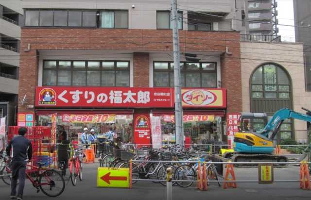 ドラックストア　くすりの福太郎　市谷柳町店（ドラッグストア）まで426m